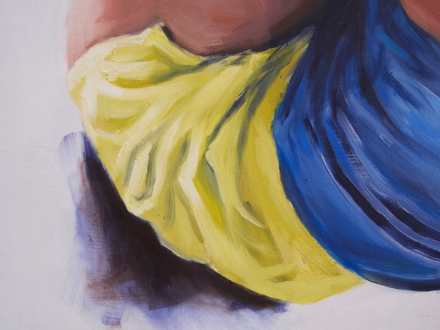 In her oil painting, Berlin artist Jana Jacob shows a woman wearing a blue shirt and neon shorts, here a detail of it.